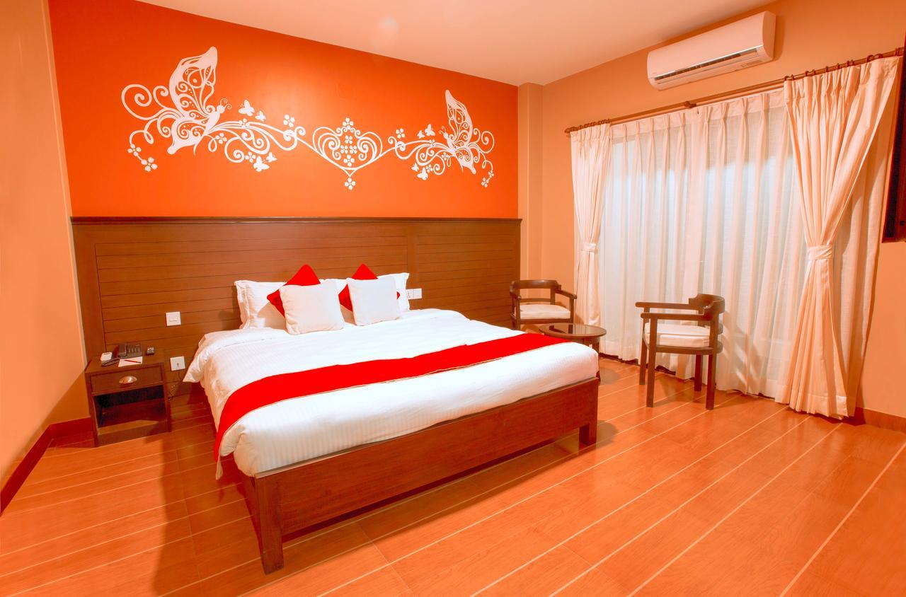 Hotel City Park Pokhara Exteriör bild