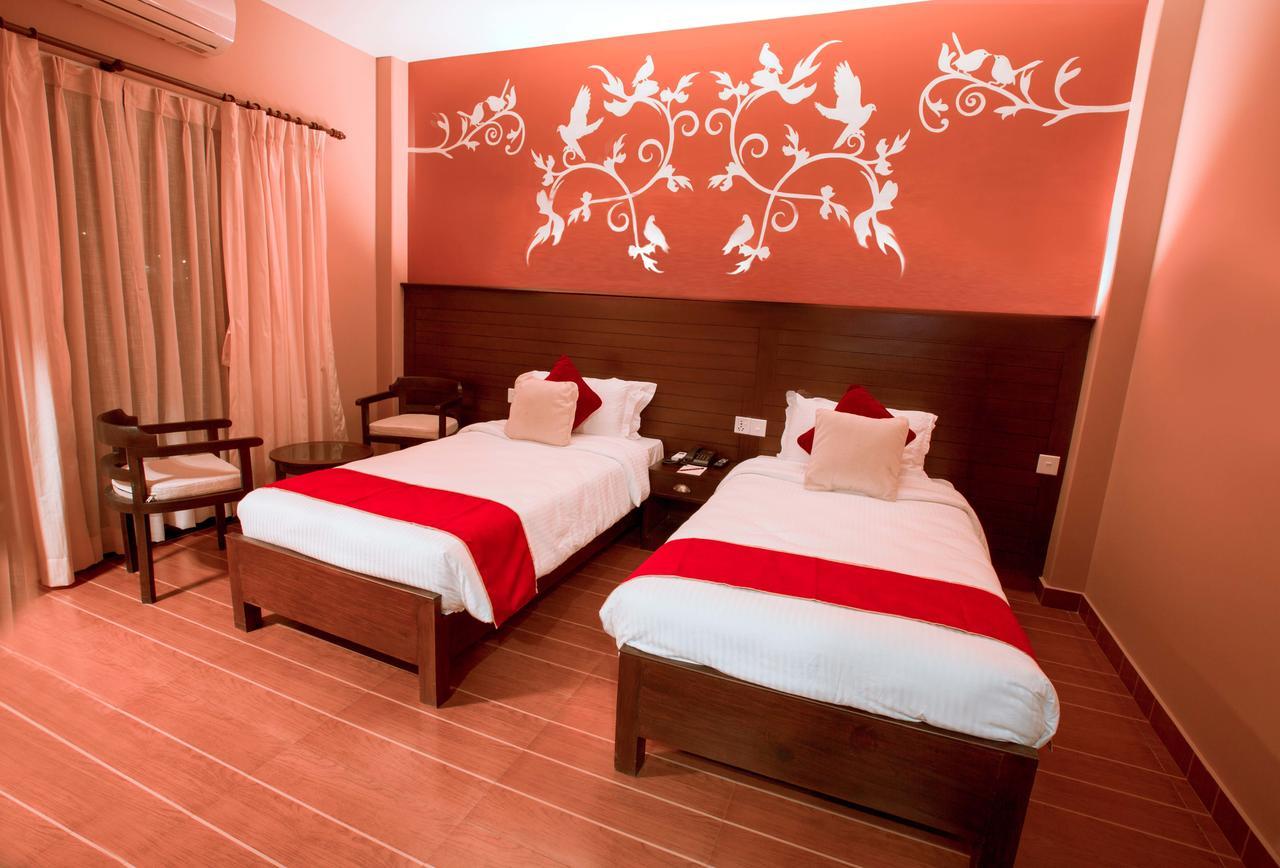 Hotel City Park Pokhara Exteriör bild