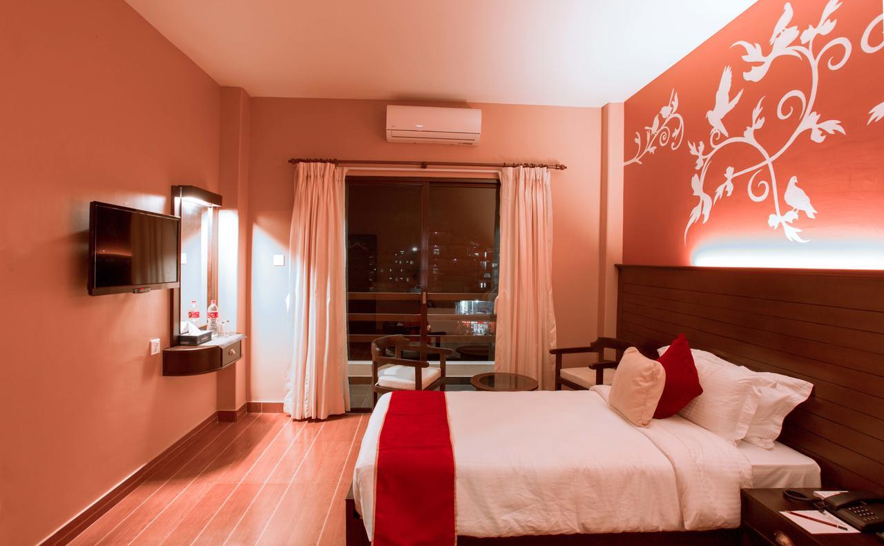 Hotel City Park Pokhara Exteriör bild
